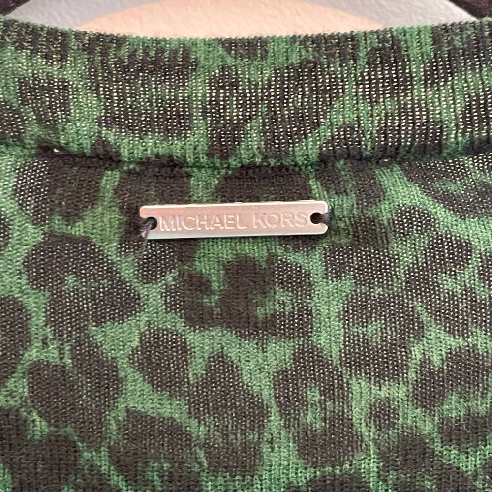 MICHAEL KORS Green Cheetah Print Lightweight Sweater - Size Medium - Picture 7 of 9